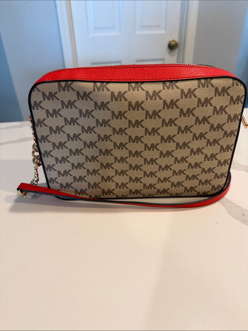 Michael Kors Jet Set Signature Crossbody in Beige and Red - Picture 4 of 10